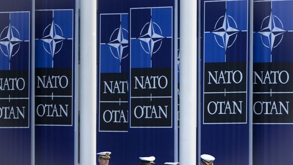 Заставе НАТО-а испред седишта организације у Бриселу - Sputnik Србија
