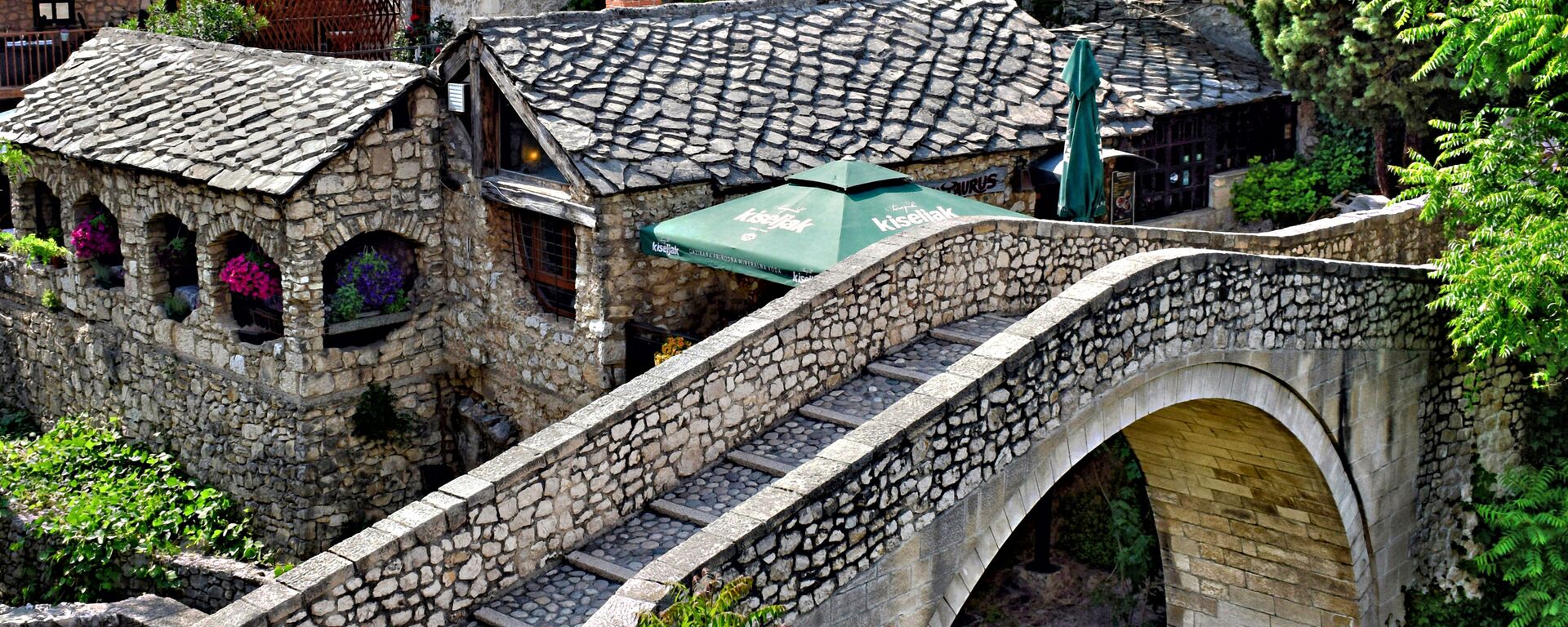 Vid na most Crooked Bridge v Mostare, Bosniя i Gercegovina - Sputnik Srbija, 1920, 30.01.2026