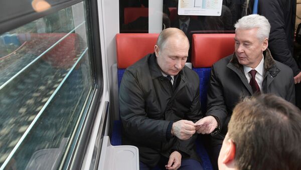 Руски председник током вожње возом Иволга - Sputnik Србија