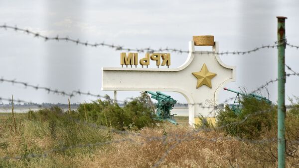 Spomenik Krim na graničnom prelazu Džankoj između Rusije i Ukrajine - Sputnik Srbija