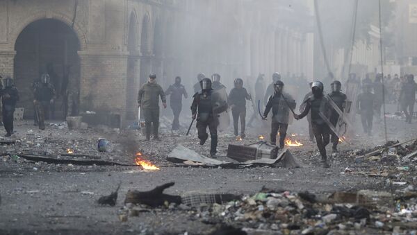 Policija rasteruje demonstrante u Bagdadu - Sputnik Srbija