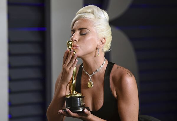 Луј Витон „доручкује“ код Тифанија: Руски свекар купио моћни амерички бренд Луј Витон „доручкује“ код Тифанија: Руски свекар купио моћни амерички бренд - Sputnik Србија