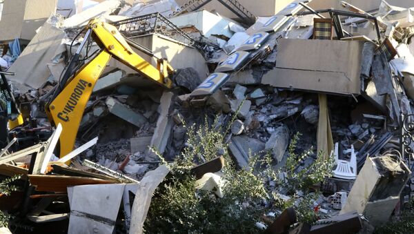 Рашчишћавање рушевина након земљотреса у Албанији - Sputnik Србија