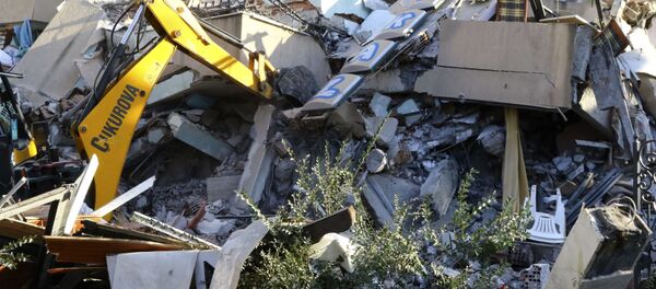 Рашчишћавање рушевина након земљотреса у Албанији Рашчишћавање рушевина након земљотреса у Албанији - Sputnik Србија