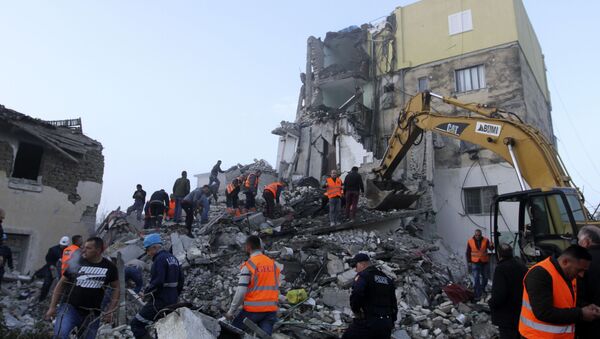 Spasavanje preživelih u zemljotresu u Albaniji - Sputnik Srbija