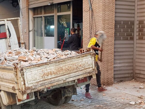 Спутњик у граду обавијеном стрепњом и неверицом — борба за преживеле у рушевинама Драча /фото/ Спутњик у граду обавијеном стрепњом и неверицом — борба за преживеле у рушевинама Драча /фото/ - Sputnik Србија