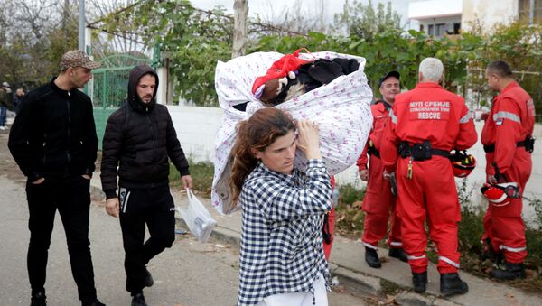 Pripadnici MUP-a Srbije pomažu u saniranju posledica zemljotresa - Sputnik Srbija