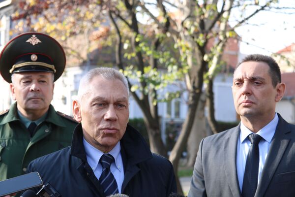 Грумен земље Србије однет у Русију /видео, фото/ Грумен земље Србије однет у Русију /видео, фото/ - Sputnik Србија