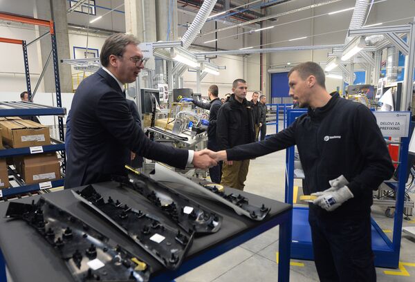 Otvorena kineska fabrika u Kragujevcu: Kreće proizvodnja delova za „Mercedes“ - Sputnik Srbija