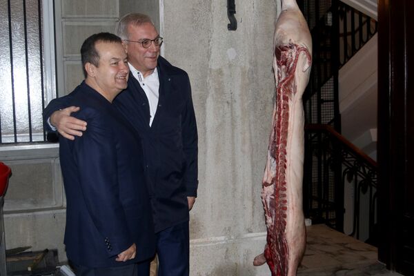 Грушко у Србији спремао чварке /фото, видео/ - Sputnik Србија