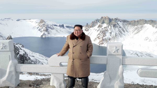 Севернокорејски лидер Ким Џонг Ун обилази историјске знаменитости у областима планине Паекту - Sputnik Србија