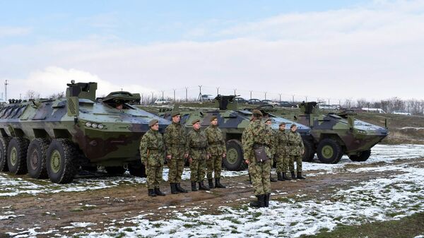Srpska vojska na intenzivnoj obuci: „Lazar 3“ i ruski oklopnjaci na snegu /foto/ - Sputnik Srbija
