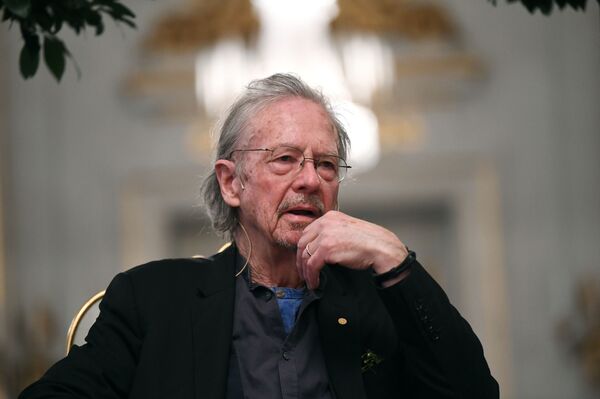 Приштина решила да убије Нобела — истиче време Хандкеу да га спасе - Sputnik Србија