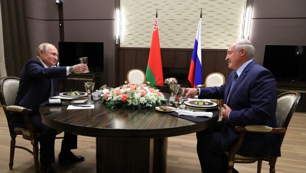 Predsednici Rusije i Belorusije, Vladimir Putin i Aleksandar Lukašenko, na radnoj večeri u Sočiju - Sputnik Srbija