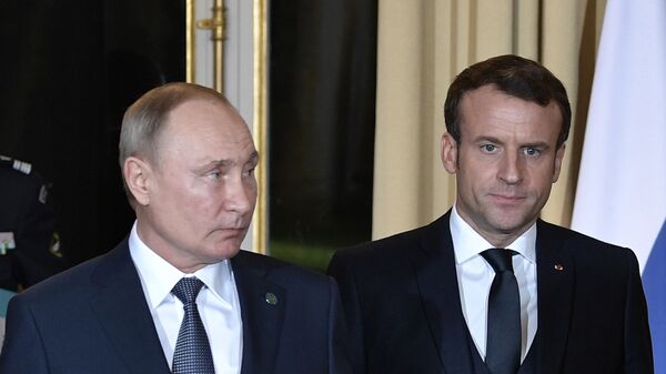 Председници Русије и Француске, Владимир Путин и Емануел Макрон, долазе на састанак нормандијске четворке у Паризу - Sputnik Србија