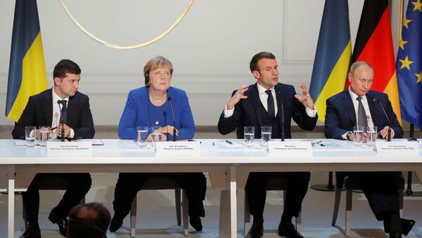 Predsednik Ukrajine Vladimir Zelenski, nemačka kancelarka Angela Merkel, predsednik Francuske Emanuel Makron i predsednik Rusije Vladimir Putin na zajedničkoj konferenciji za medije na samitu normandijske četvorke u Parizu - Sputnik Srbija