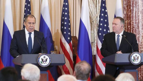 Министар спољних послова Русије Сергеј Лавров и амерички државни секретар Мајк Помпео на заједничкој конференцији за медије у Вашингтону - Sputnik Србија