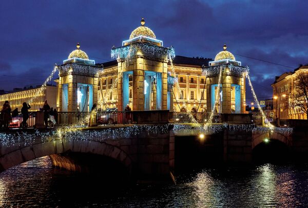 Novogodišnje osvetljenje mosta Lomonosov u Sankt Peterburgu. - Sputnik Srbija