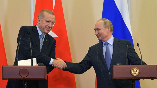 Predsednici Turske i Rusije, Redžep Tajip Erdogan i Vladimir Putin, na zajedničkoj konferenciji za medije nakon sastanka u Sočiju - Sputnik Srbija