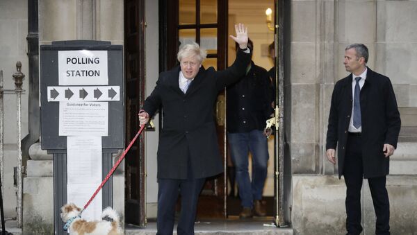Британски премијер и лидер Конзервативне партије Борис Џонсон након гласања на изборима у Лондону - Sputnik Србија