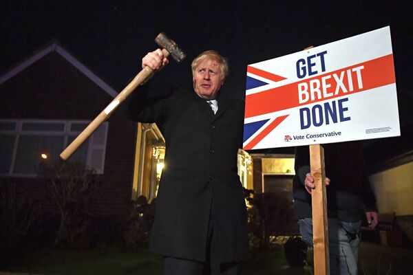 Prve procene izbora u Velikoj Britaniji: Boris Džonson osvaja ubedljivu većinu Prve procene izbora u Velikoj Britaniji: Boris Džonson osvaja ubedljivu većinu - Sputnik Srbija