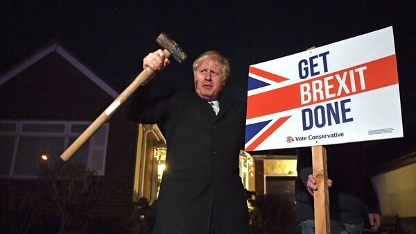 Britanski premijer i lider Konzervativne partije Boris Džonson poslednjeg dana predizborne kampanje u Velikoj Britaniji - Sputnik Srbija