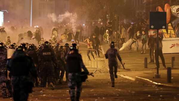 Sukob demonstranata i interventne policije na protestima u Bejrutu - Sputnik Srbija