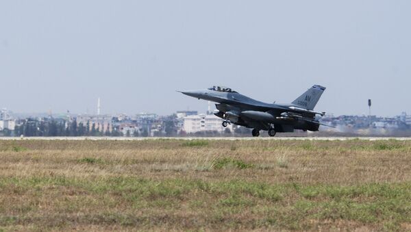 Američki vojni avion F-16 u turskoj vojnoj bazi Indžirlik - Sputnik Srbija