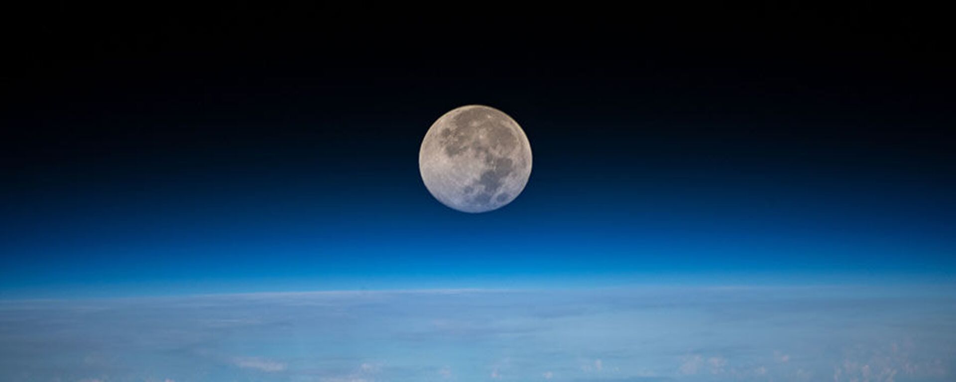 Пун Месец изнад Тихог океана - Sputnik Србија, 1920, 16.07.2021