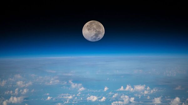 Пун Месец изнад Тихог океана - Sputnik Србија
