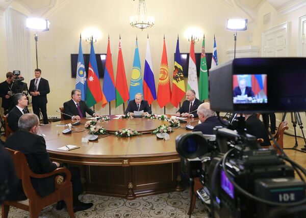 Путин: Европа прећуткује истину о Другом светском рату да би сакрила своју историју Путин: Европа прећуткује истину о Другом светском рату да би сакрила своју историју - Sputnik Србија