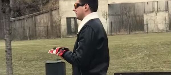 Паметна рукавица за слепе и слабовиде - Sputnik Србија