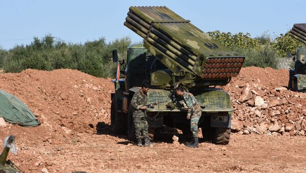 Vojnici sirijskih vladinih snaga zauzimaju položaje u blizini Manbidža - Sputnik Srbija