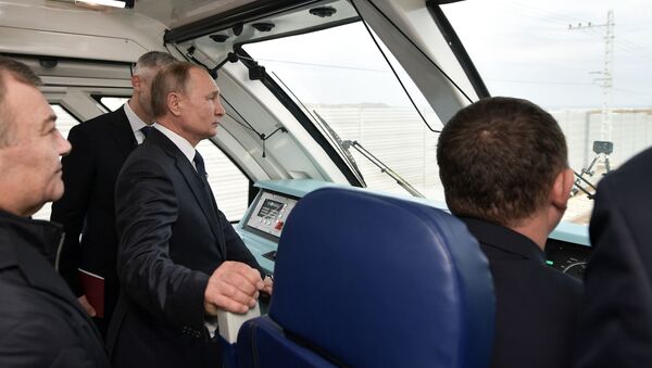 Vladimir Putin u vozu - Sputnik Srbija