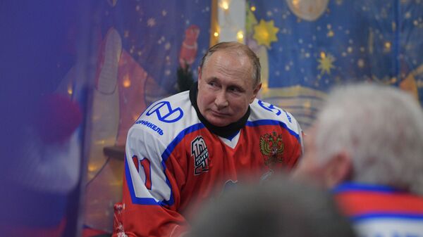 Председник Русије Владимир Путин на леду - Sputnik Србија