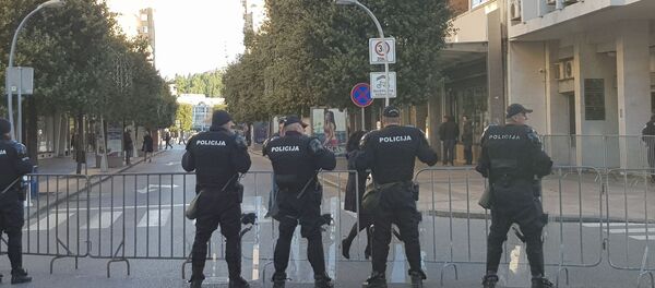 Скупштини Црне Горе не може нико да приђе, осим запослених у државним институцијама Скупштини Црне Горе не може нико да приђе, осим запослених у државним институцијама - Sputnik Србија