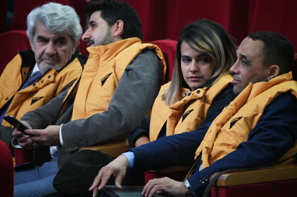 Zaharova na konferenciji za štampu u prsluku Sputnjika /video/ Zaharova na konferenciji za štampu u prsluku Sputnjika /video/ - Sputnik Srbija