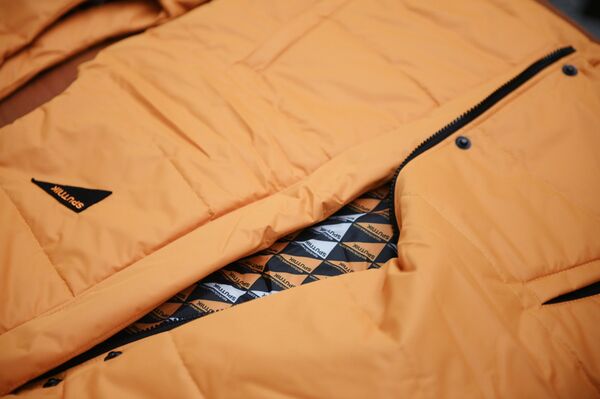 Zaharova na konferenciji za štampu u prsluku Sputnjika /video/ Zaharova na konferenciji za štampu u prsluku Sputnjika /video/ - Sputnik Srbija