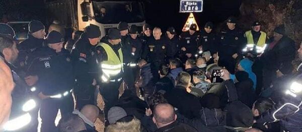 Narod blokirao Most na Đurđevića Tari - Sputnik Srbija