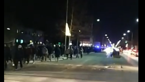 Tenzije u Nikšiću: Demonstranti krenuli ka rodnoj kući Mila Đukanovića /video/ - Sputnik Srbija