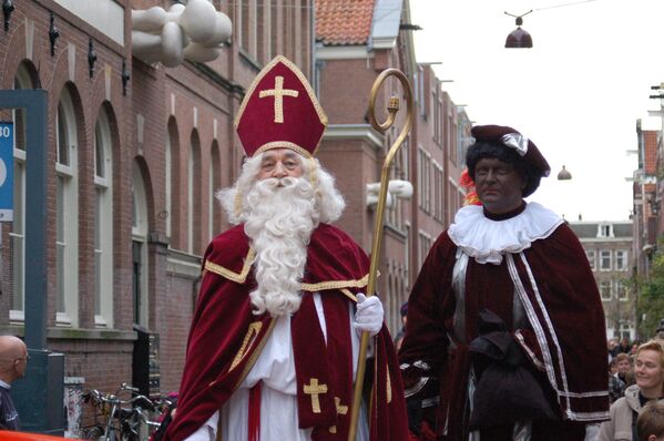 Sinterklas je glavna figura istoimenog godišnjeg narodnog praznika, koji se slavi 5. i 6. decembra u Holandiji, Belgiji i u nekoliko bivših holandskih kolonija. - Sputnik Srbija