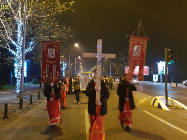 Više hiljada građana u molitvenoj šetnji Podgoricom /video/ - Sputnik Srbija