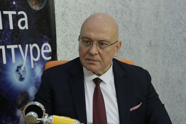Само за одрасле: Задруге, Фарме и Парови – у глуво доба ноћи Само за одрасле: Задруге, Фарме и Парови – у глуво доба ноћи - Sputnik Србија