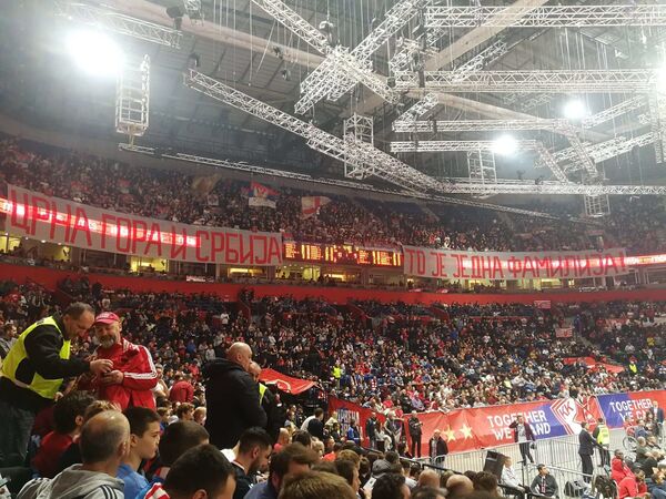 Црна Гора и Србија то је једна фамилија: Порука „делија“ пред почетак утакмице са Бајерном /фото/ Црна Гора и Србија то је једна фамилија: Порука „делија“ пред почетак утакмице са Бајерном /фото/ - Sputnik Србија