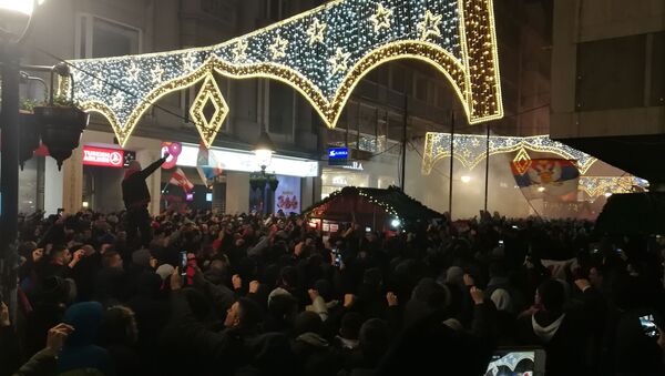 Navijači Crvene Zvezde ispred Ambasade Crne Gore - Sputnik Srbija