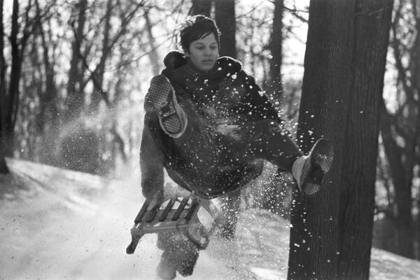 Скијање на планини током зимског распуста, 1976. - Sputnik Србија
