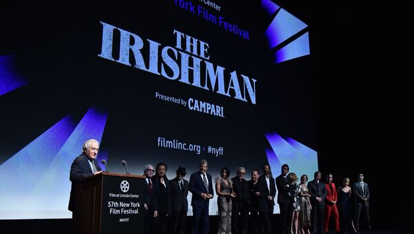Роберт Дениро за говорницом пред премијеру филма Ирац у Њујорку - Sputnik Србија