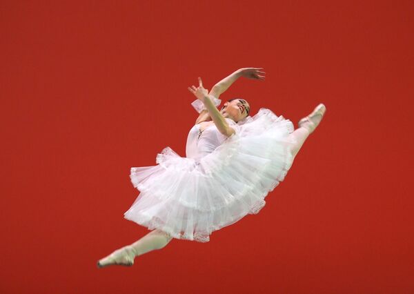 Milina Fidan, plesačica Moskovske koreografske škole, nastupa na Četvrtom sveruskom takmičenju mladih izvođača „Ruski balet“ u Moskvi. - Sputnik Srbija