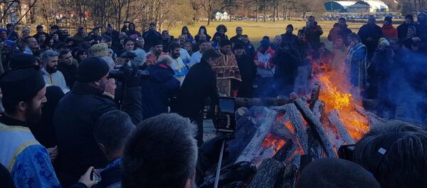 Паљење бадњака на Цетињу Паљење бадњака на Цетињу - Sputnik Србија