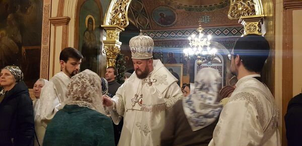 Božić u srpskoj crkvi u Moskvi — bez badnjaka, ali radosno /foto/ Božić u srpskoj crkvi u Moskvi — bez badnjaka, ali radosno /foto/ - Sputnik Srbija